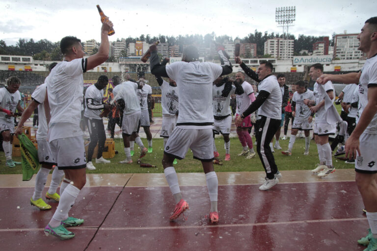 Cuniburo ya alzó la copa: el campeón de la Serie B 2024