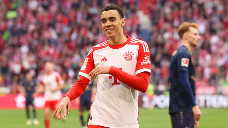 Jamal Musiala se reincorpora a los entrenamientos y apunta a jugar contra el FC Barcelona