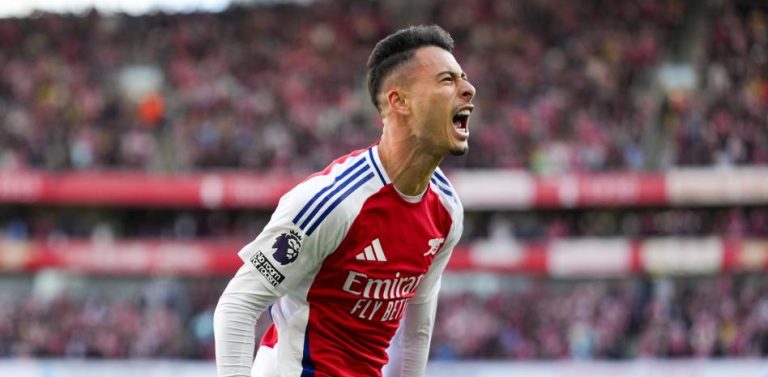 (VIDEO) El Arsenal reacciona a tiempo para seguir el ritmo de la Premier