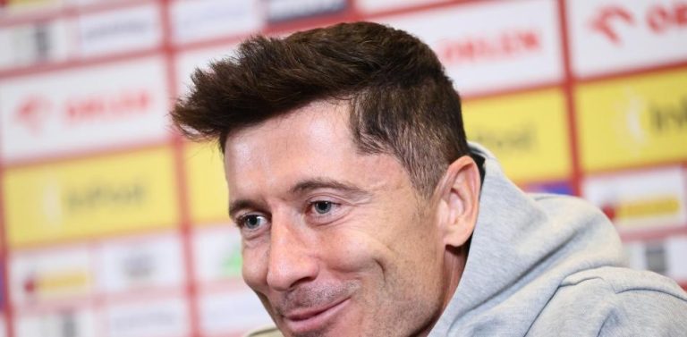 Polonia alucina con Flick: “Está sacando lo mejor de Lewandowski otra vez”