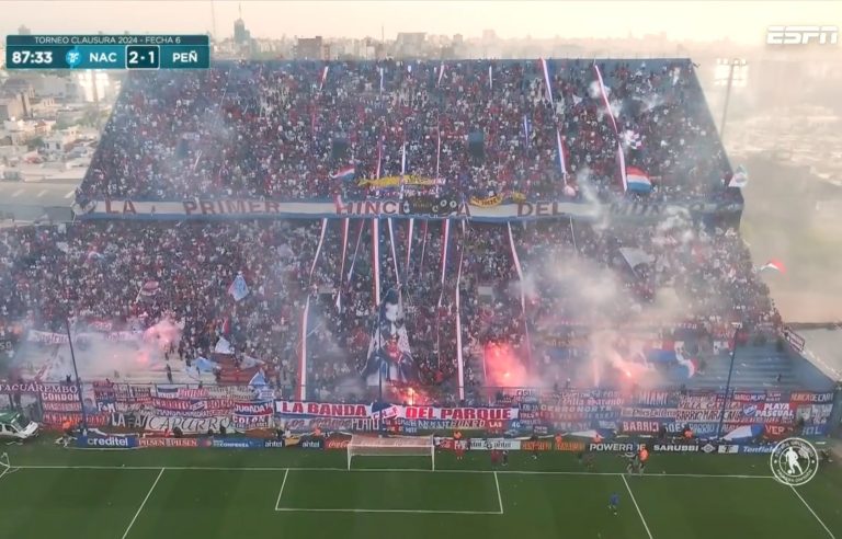 (VIDEO) Escándalo en el triunfo de Nacional ante Peñarol: ¡Hubo bombas de estruendo!