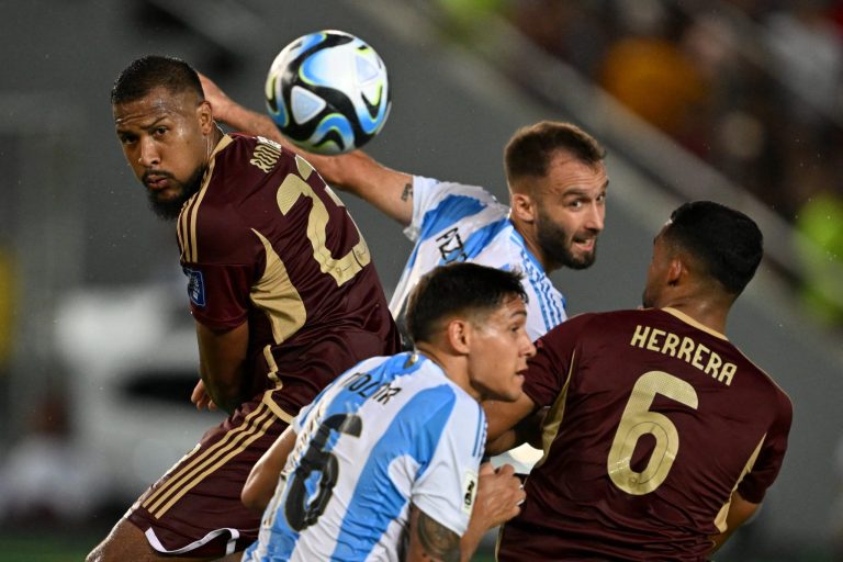 (VIDEO) BAJO LA LLUVIA DE MATURÍN: Venezuela igualó ante Argentina