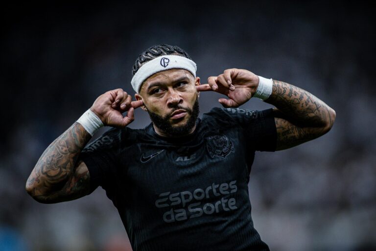 (VIDEO) Memphis Depay anotó su primer gol con Corinthians