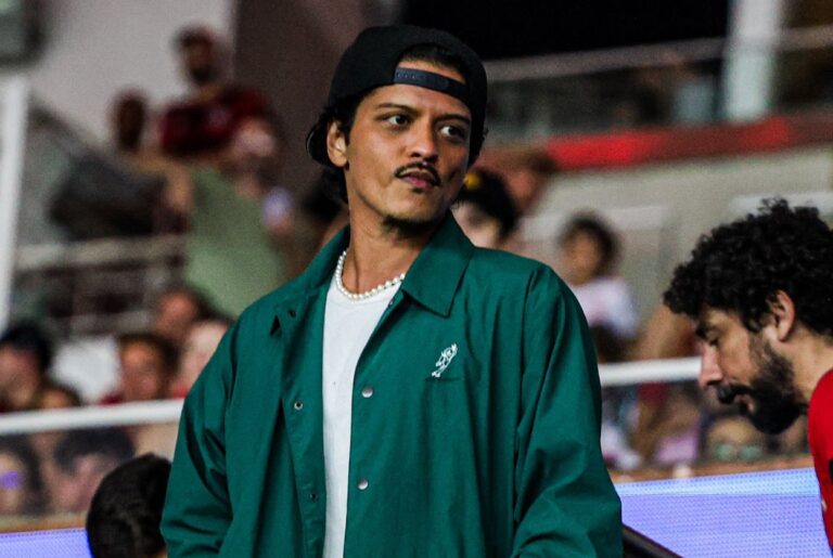 Bruno Mars observó el clásico entre Flamengo y Fluminense en el Maracaná