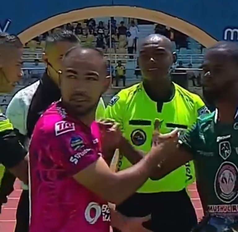 “Pero pasas la foto” | El cómico momento previo al Mushuc Runa – IDV