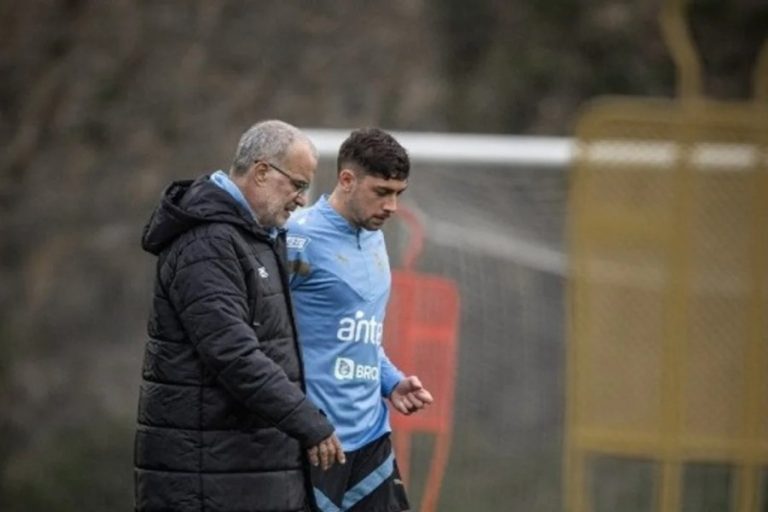 Después de respaldar a Suárez: Valverde sorprendió y mostró su apoyo a Bielsa