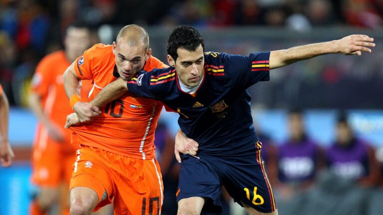 “Un completo bebé llorón”: Sneijder atizó con todo a Busquets