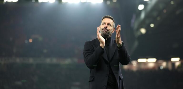 Los jugadores del United quieren que se quede Van Nistelrooy como DT