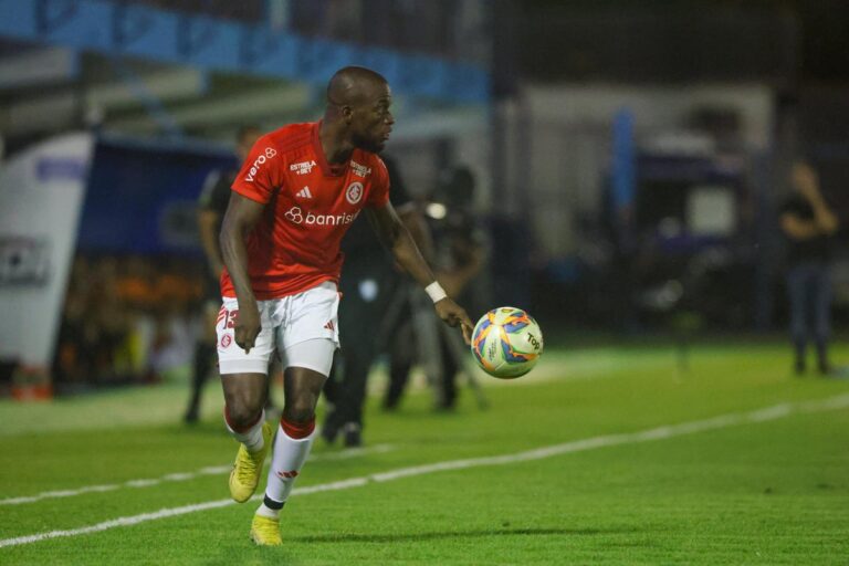 CON ENNER AL CAMBIO: Internacional goleó a Bragantino por el Brasileirao
