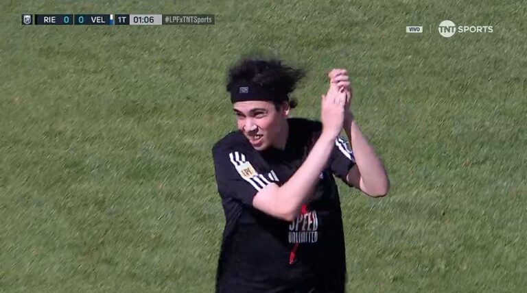 (VIDEO) DURÓ UN MINUTO EN CANCHA: Streamer jugó en la Primera División de Argentina