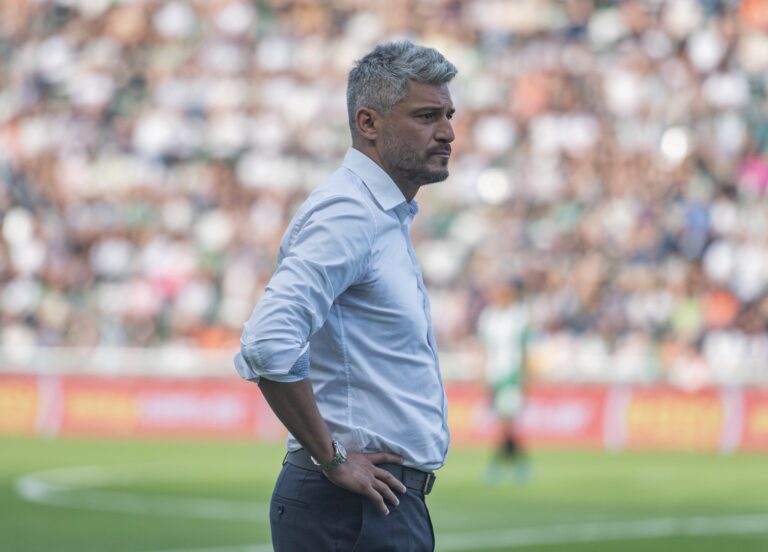 Gustavo Munúa dejó de ser el entrenador de Banfield