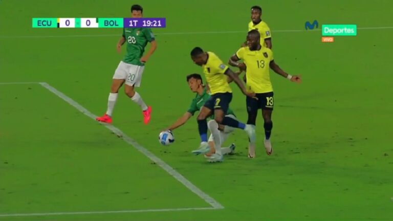 (VIDEO) La mano de ‘ecuavoley’ del boliviano Sagredo que derivó en penal para La Tri
