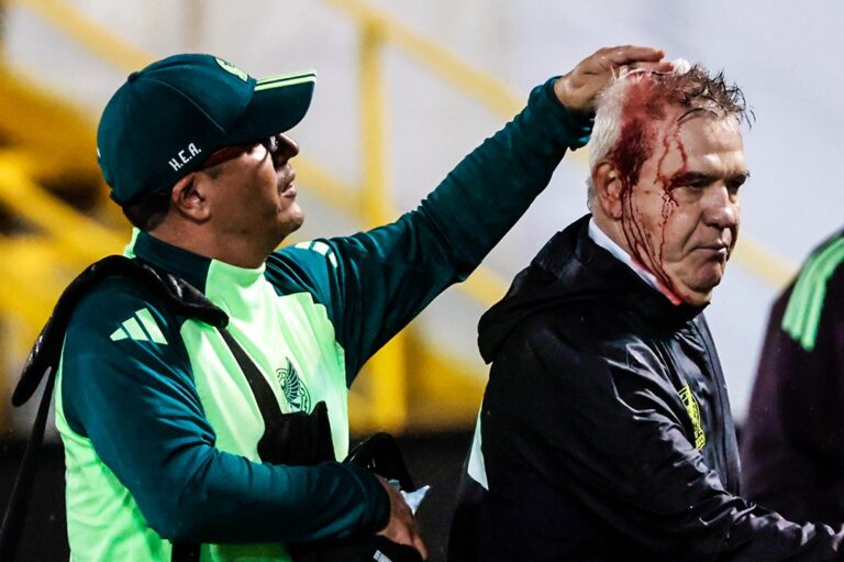 LAMENTABLE: Javier Aguirre, DT de México, fue agredido luego del duelo ante Honduras
