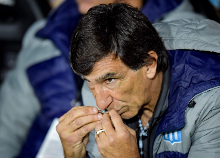Gustavo Costas: “Hay que ganar la final como sea”