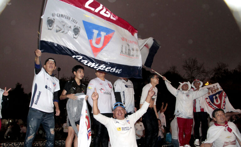 (VIDEO) HASTA EN GUAYAQUIL: Los festejos de los hinchas de LDU por el título