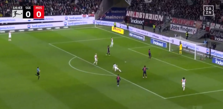 (VIDEO) Pero mira este autogol, ¡DE VASELINA!