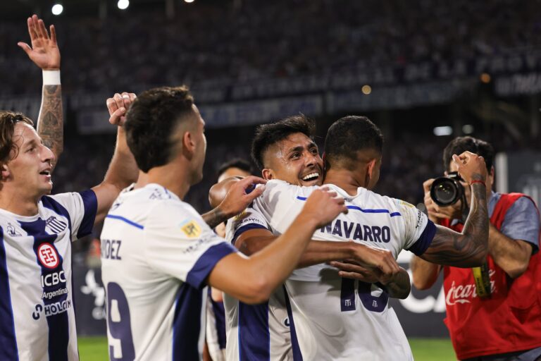 (VIDEO) Talleres venció a Huracán y continúa en la lucha por el título