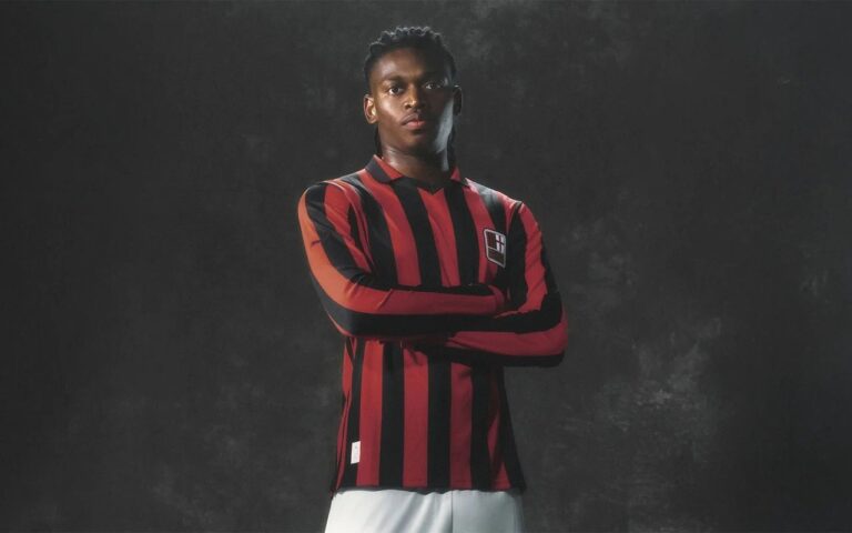 El Milan saca una nueva camiseta retro por su 125 aniversario