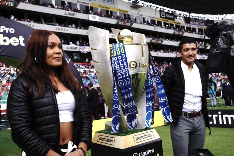Medallistas olímpicos participaron en la ceremonia de la final de ida de la LigaPro