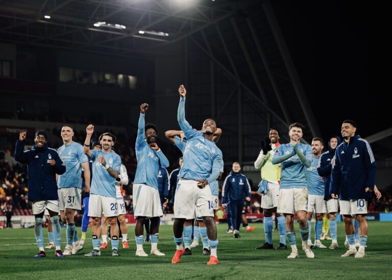 (VIDEO) Nottingham Forest ganó y sigue tercero en Inglaterra