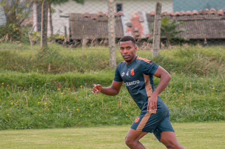 Ronny Biojó reforzará a Libertad