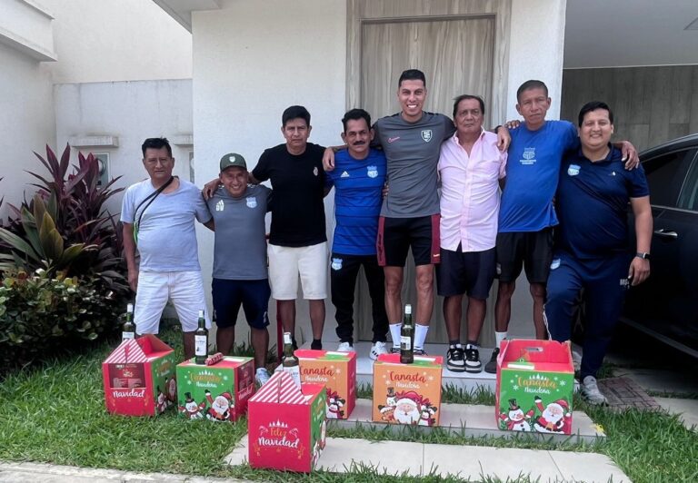 Enorme gesto de LF León con los utileros y colaboradores de Emelec