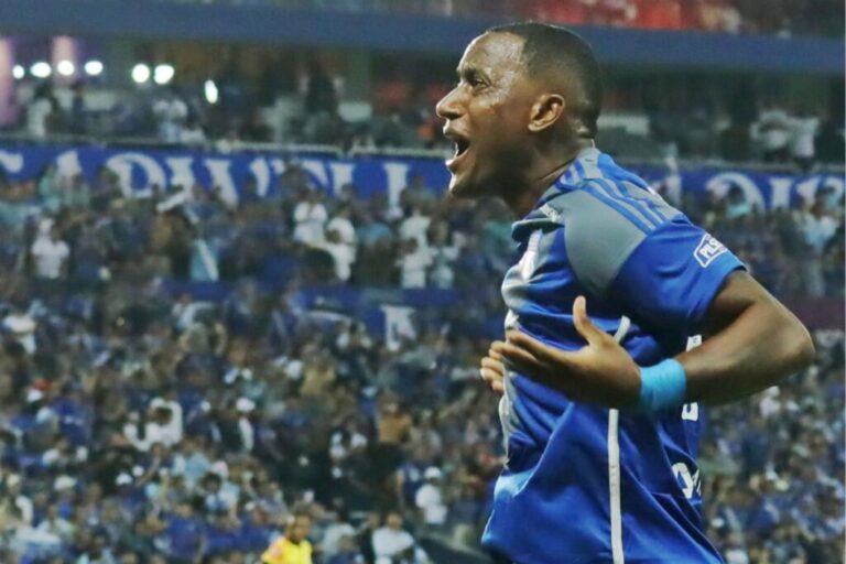 OTRA RENOVACIÓN EN EL ‘BOMBILLO’: La ‘Yoya’ Ayoví seguirá un año más en Emelec