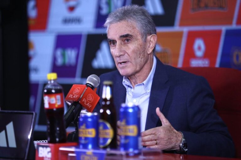 ¡Se hunden! La Federación Peruana de Fútbol destituyó a su director general