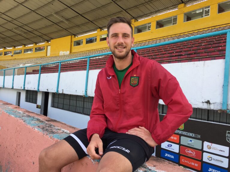 FIFA ordena a Deportivo Cuenca pagar deuda de 188.000 dólares a Brian Cucco