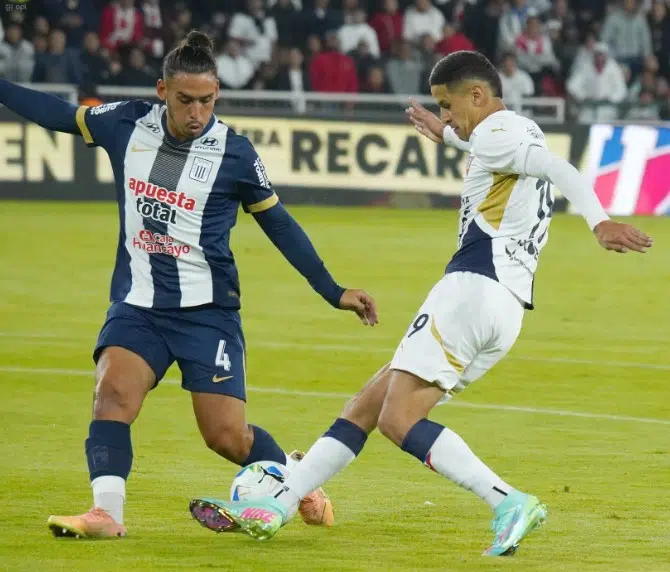 (VIDEO) EN LA NOCHE BLANCA: LDU y Alianza Lima igualaron en el Estadio Rodrigo Paz