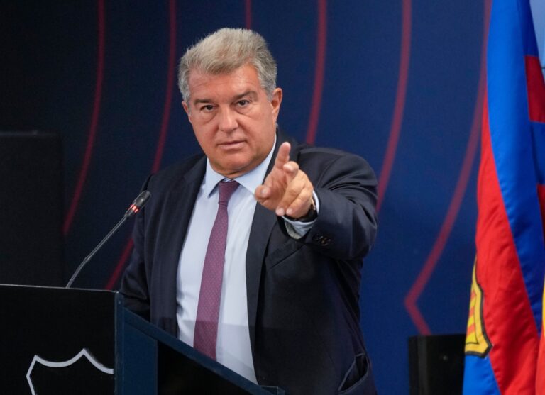 Piden la salida de Joan Laporta tras la no inscripción de Dani Olmo