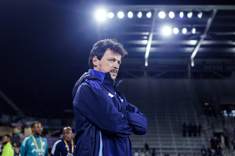 Fernando Diniz fue despedido de Cruzeiro
