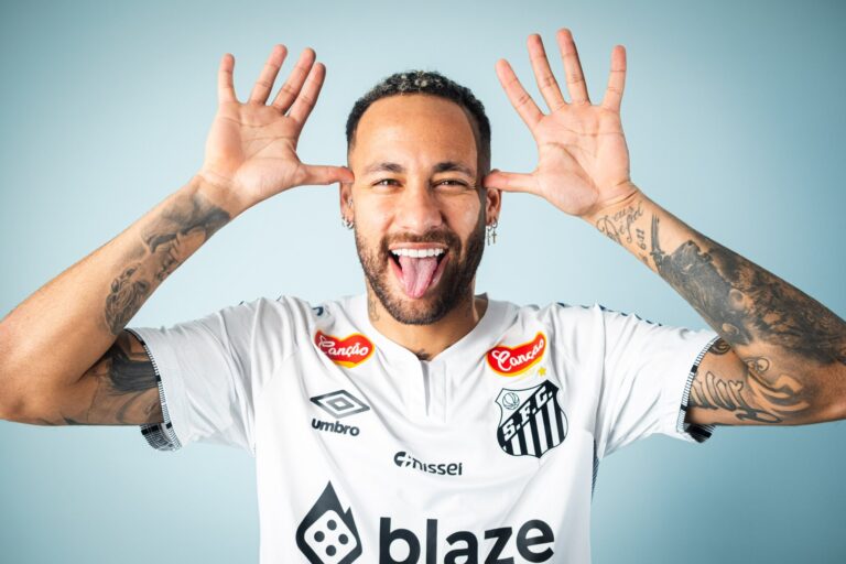 (VIDEO) La emotiva presentación de Neymar en Santos