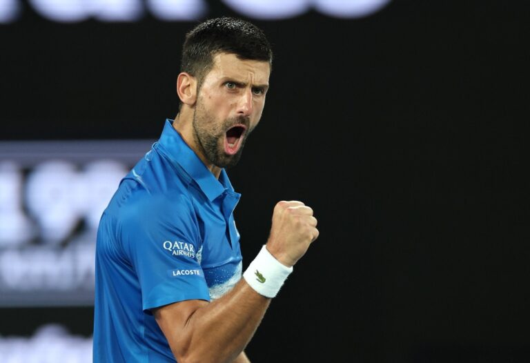 Sinner, Alcaraz y Djokovic cumplieron; sorpresiva salida de Tsitsipas en el Australian Open