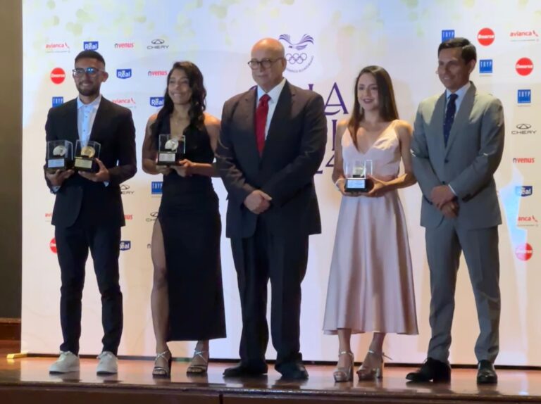 (VIDEO-FOTO) El COE premió a lo mejor del deporte ecuatoriano