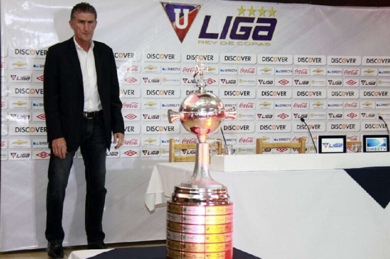 FIESTA DE LUJO PARA LDU: Edgardo ‘Patón’ Bauza estará presente en la Noche Blanca 2025