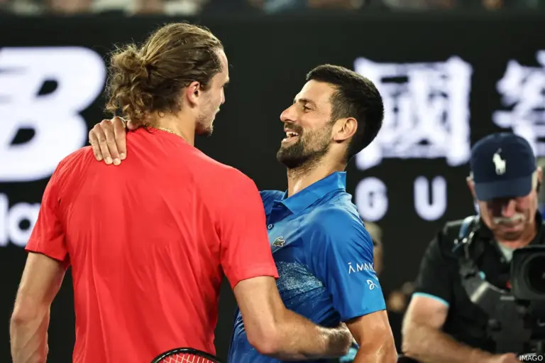 (VIDEO) Zverev pide respeto para Djokovic: “No abucheen a un jugador lesionado”