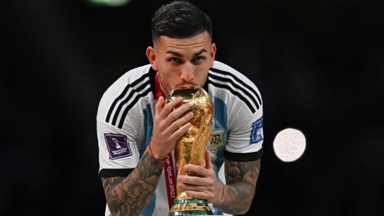 ESPERA POR BOCA: Paredes rechazó una oferta de Santos para jugar con Neymar