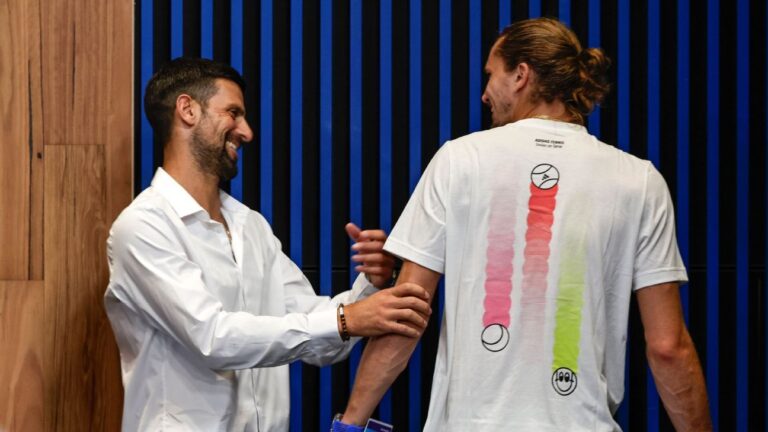 Djokovic se vistió de periodista y tuvo un singular cruce con Zverev