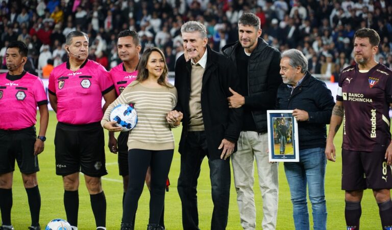 El hijo del Patón Bauza habló sobre el estado de su padre y del emocionante homenaje de LDU