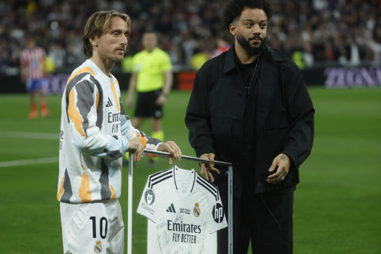 (VIDEO) El Real Madrid rindió homenaje a Marcelo en el derbi madrileño