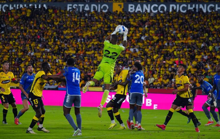 UNA NOVEDAD EN DEFENSA: El posible 11 de Emelec para la Explosión Azul