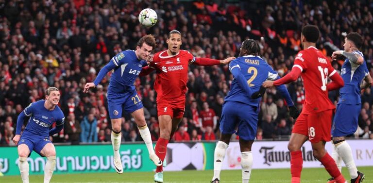 Un Chelsea-Liverpool de 2024, cerca de provocar un accidente aéreo en Islandia por una distracción