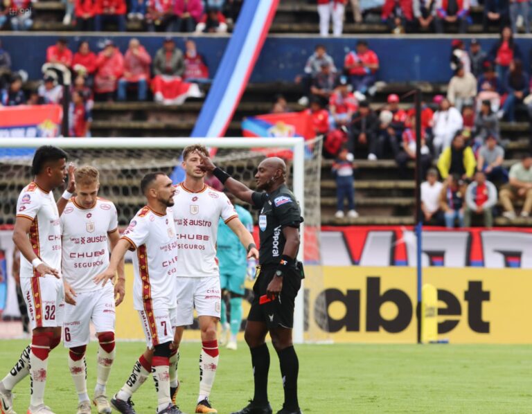 (VIDEO) CON UNO MENOS: Deportivo Cuenca venció a El Nacional en el Olímpico Atahualpa
