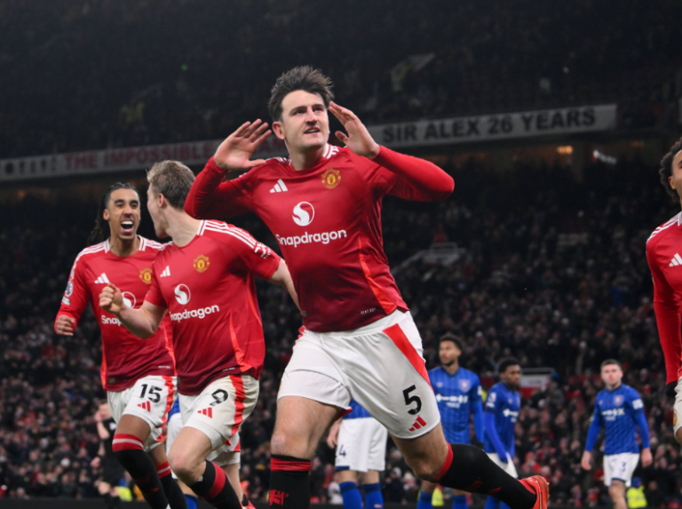 (VIDEO) CON UNO MENOS: Man. United se impuso al Ipswich Town en la Premier