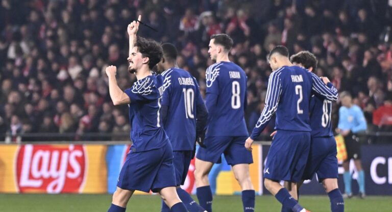 (VIDEO) PSG goleó y acaricia los octavos de final de la Champions League