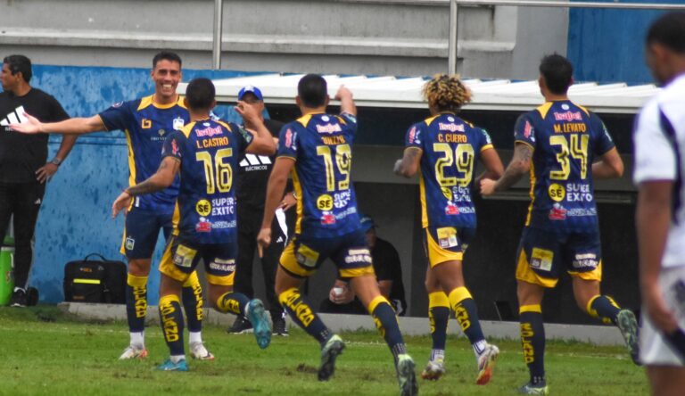 (VIDEO) Delfín hizo respetar la casa y venció a un flojo Emelec