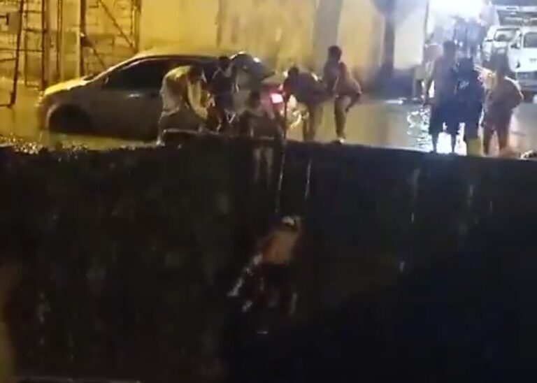 (VIDEO) Tragedia en Guayaquil: Menor fallece tras caer en una zanja de aguas servidas