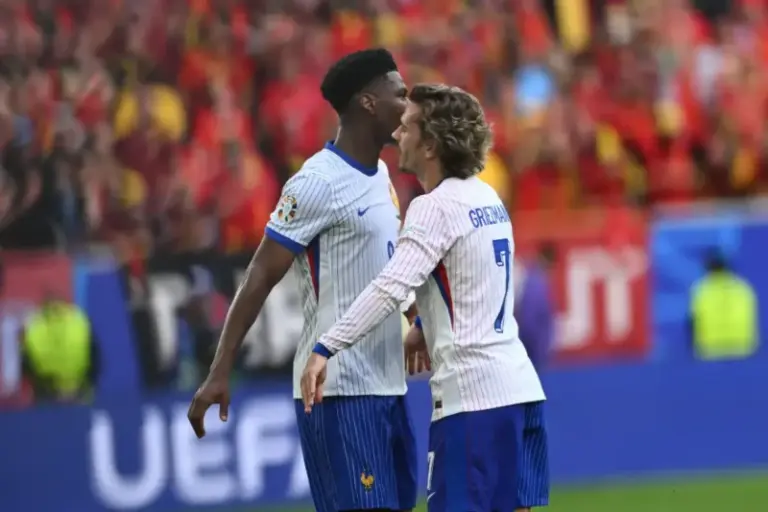 (VIDEO) Griezmann defiende a Tchouaméni ante las críticas