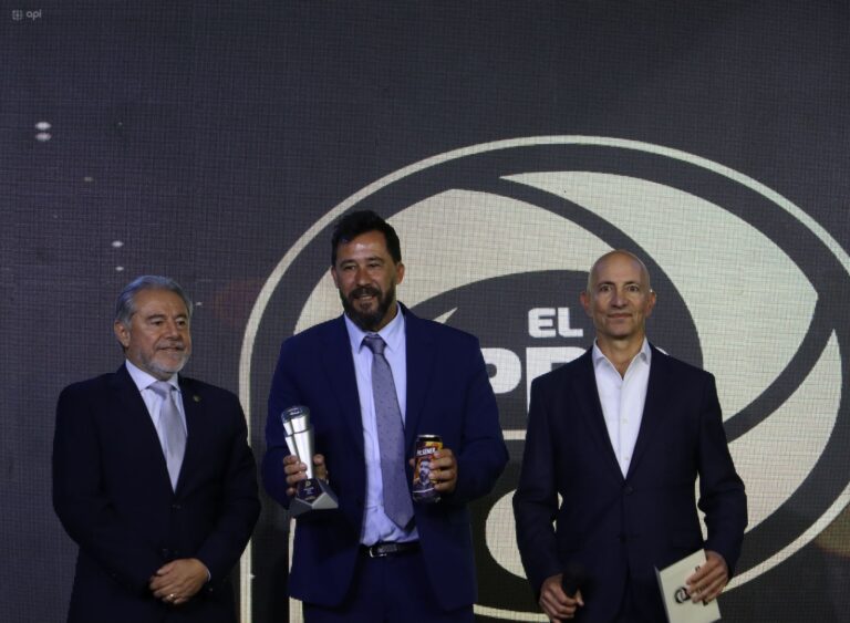 EL PRO 2024: Pablo ‘Vitamina’ Sánchez, el mejor DT de la temporada
